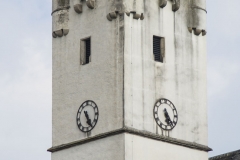 Der Aufsatz des Kirchturms mit Ecktürmchen, Erkern und Rundbogenzinnen datiert um 1600.