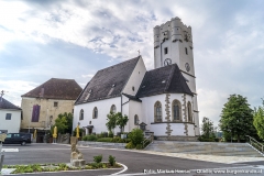 Der Dorfplatz vor der Kirche war einst der Mittelpunkt der komplexen Schlossanlage Arbing.