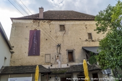 Der große Kastenbau wird heute als Schloss-Gasthaus geführt.