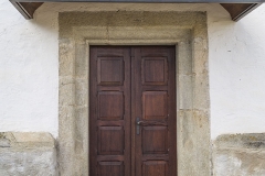 Eingang zur Kirche in Arbing an der Südseite.