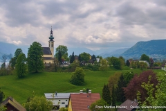 Der Kirchberg in Attersee, hier wird die karolingische Pfalz, der Königshof Atarhova, vermutet. Blick vom Schlossberg aus in Richung Westen.