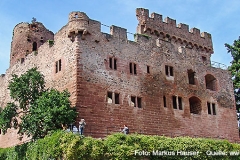 Burg Kintzheim mit der Greifvogelwarte im Elsass