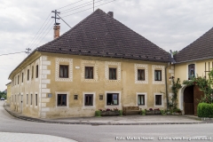 Hier kreuzten sich bis vor wenigen Jahrzehnten noch der von den nördlichen Höhen kommende Arbingerbach mit der Hauptstraße von Ost nach West.