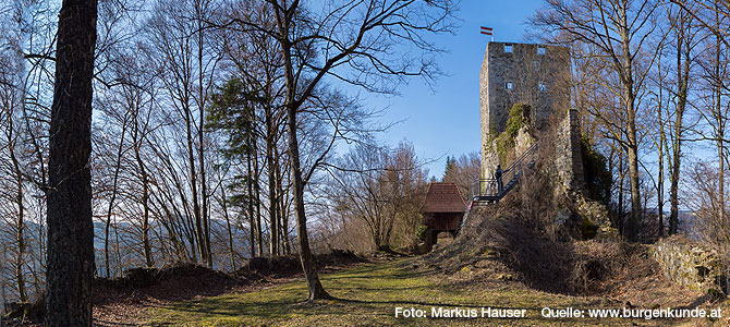 Die Ruine Haichenbach, im Volksmund auch als Kerschbaumer Schlössl bekannt, liegt hoch oberhalb der Schlögener Schlinge und bietet einen wunderbaren Rundumblick ins Donautal.