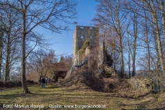 Die einstige Kernburg dominiert das Burgareal.