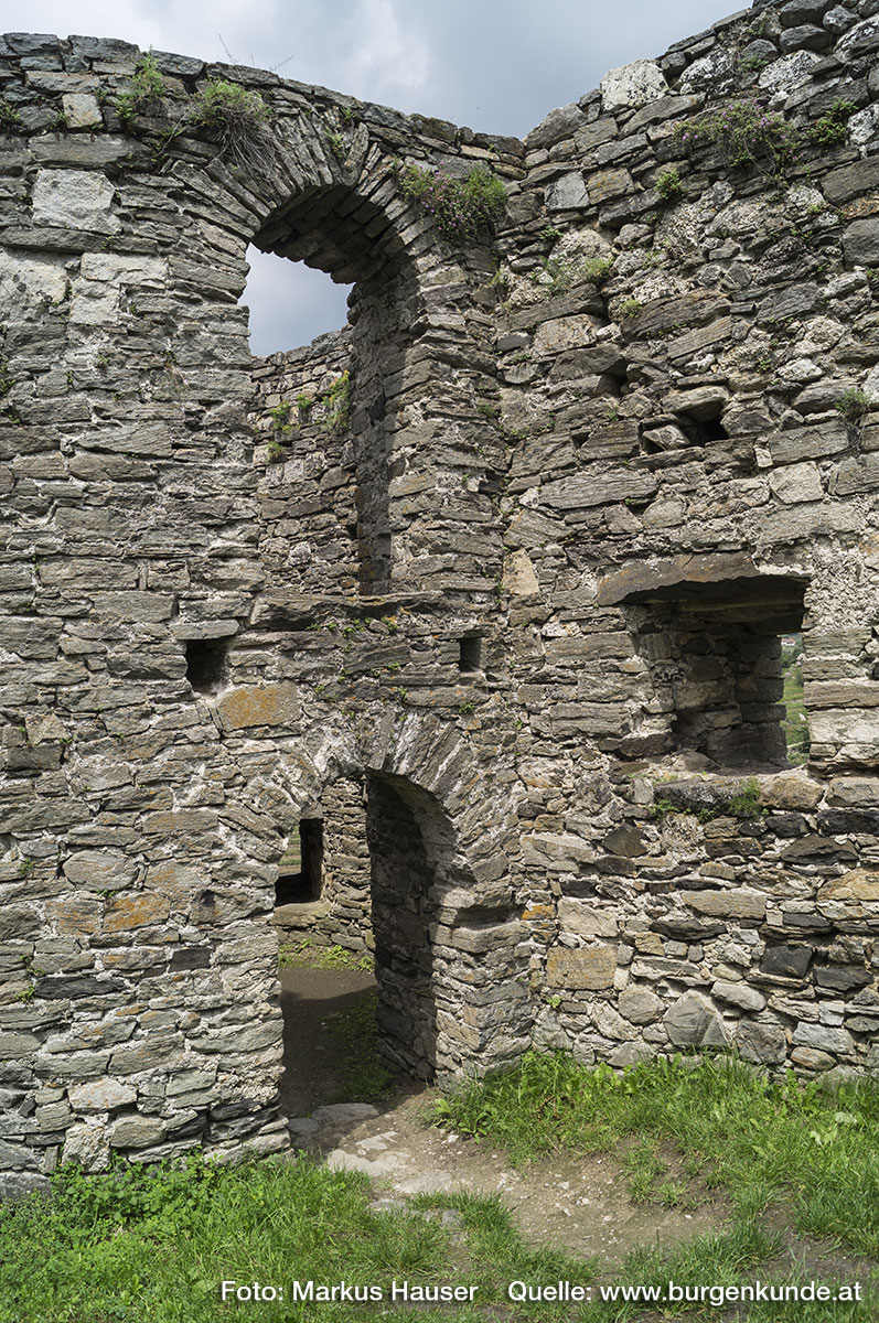 Die Rundtürme am bastionsartig angelegten Vorwerk hatten je einen ebenerdigen Zugang, sowie einen separaten im oberen Stockwerk.