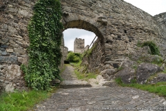 Der Zugang zur Ruine Hinterhaus erfolgt über das bastionsartig angelegte Vorwerk an der Nordostseite.