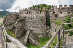 Blick vom Turm in den Bereich der bergseitigen Vorburg im Südwesten der Ruine Hinterhaus.