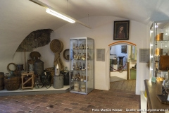 In der Ecke dieses Raumes im Apothekenmuseum dürfte sich einst eine offene Feuerstelle befunden haben.