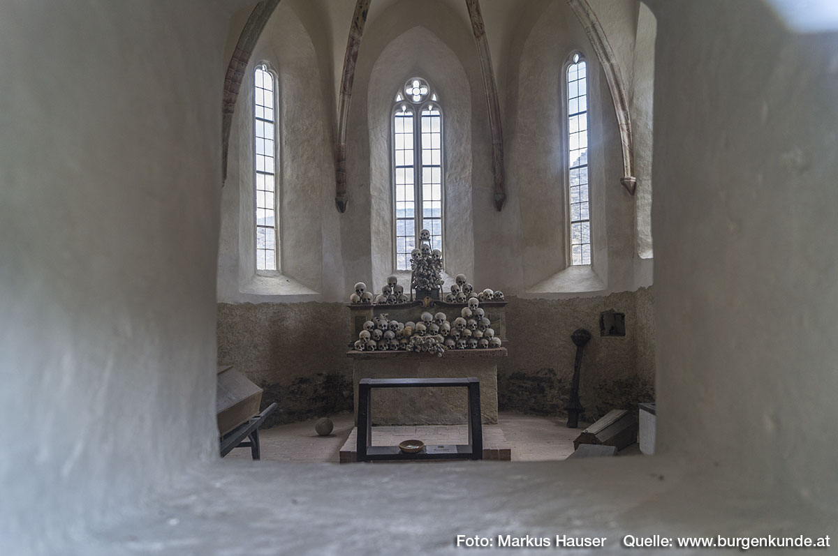 Blick in das Innere der Kapelle von 1395.