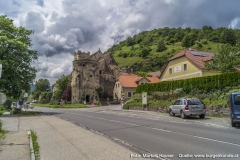 Direkt an der Wehrkirche St. Michael führt die 1958 neu angelegte Bundesstraße vorbei.