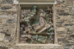 Steinrelief "Christus am Ölberg" vor 1500 an der Südseite der Kirche.