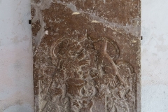 Im Kircheninneren gibt es diesen monumentaler Wappengrabstein von Leuthold Wolfenreuter (1424) zu sehen. Ein Leuthold Wolfenreuther, wird schon 1330 in einer Urkunde erwähnt.