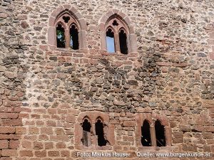 Burg Kintzheim mit der Greifvogelwarte im Elsass