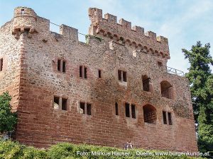 Burg Kintzheim mit der Greifvogelwarte im Elsass