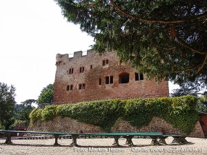 Burg Kintzheim mit der Greifvogelwarte im Elsass