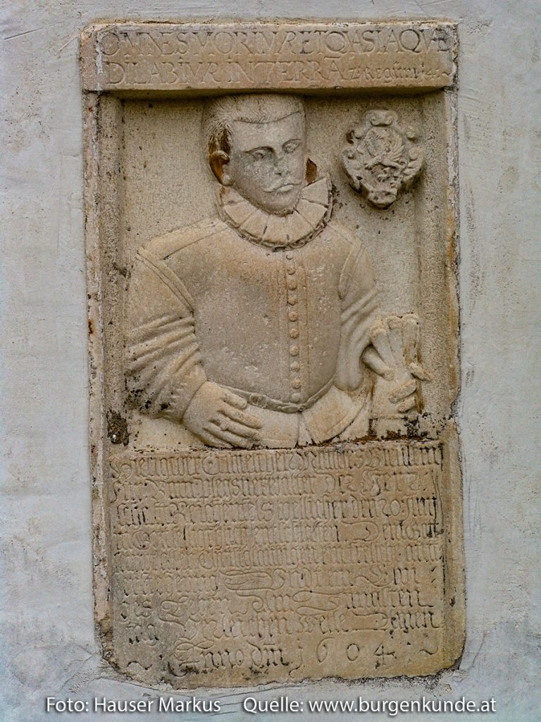 Reliefplatte mit Darstellung Mathias Bienlein an der Pfarrkirche Reichenfels