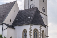 Im Dehio wird der Kirchturm und der Chor in die Zeit um 1510 datiert.